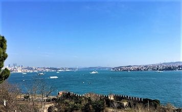 Istanbul, granita dintre doua lumi Bosforul din Topkapi
